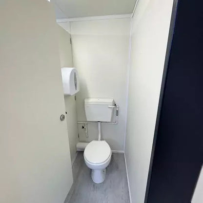 Bloque de sanitarios 3 + 1 4,8 x 2,7 m