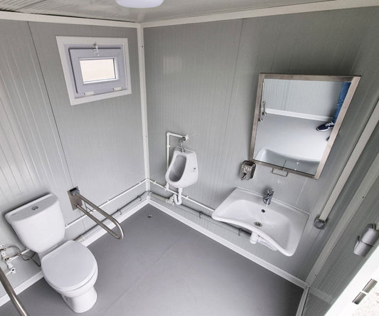 Contenedor sanitario accesible para personas con discapacidad, con rampa y agua caliente